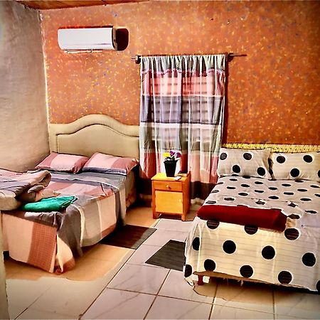 La Escala Aeropuerto Bed & Breakfast Luque Exterior photo